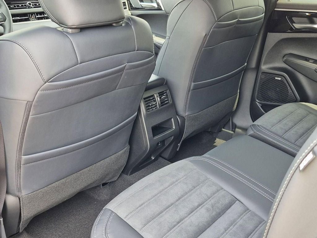 2026 Mitsubishi Outlander LE