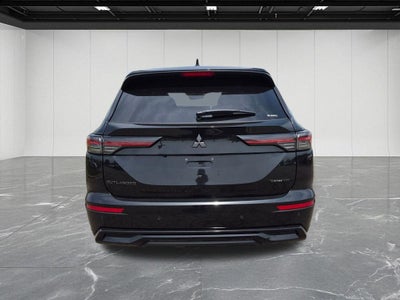 2026 Mitsubishi Outlander LE