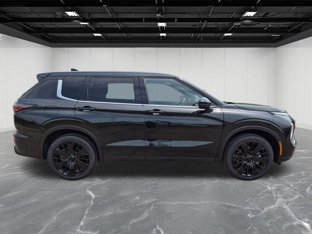 2026 Mitsubishi Outlander LE