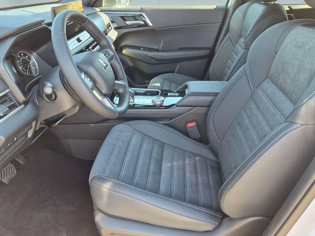 2026 Mitsubishi Outlander LE