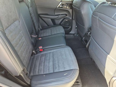 2026 Mitsubishi Outlander LE