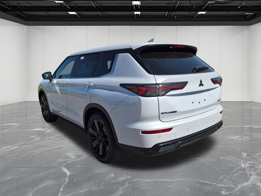2026 Mitsubishi Outlander LE