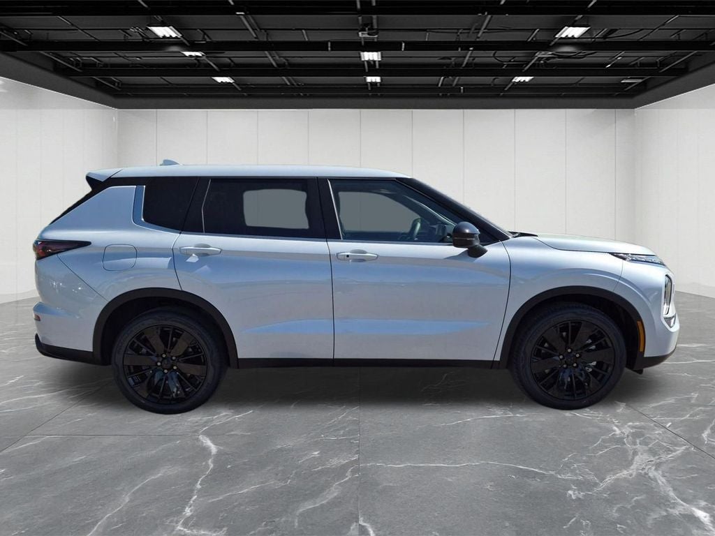 2026 Mitsubishi Outlander LE