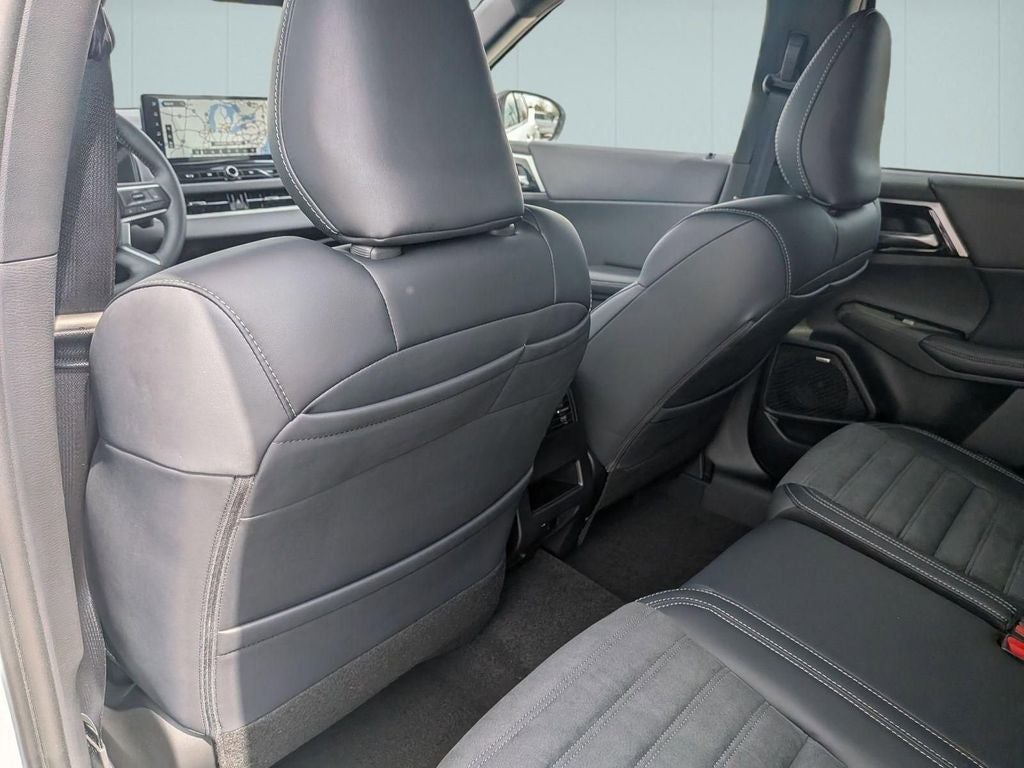 2026 Mitsubishi Outlander LE