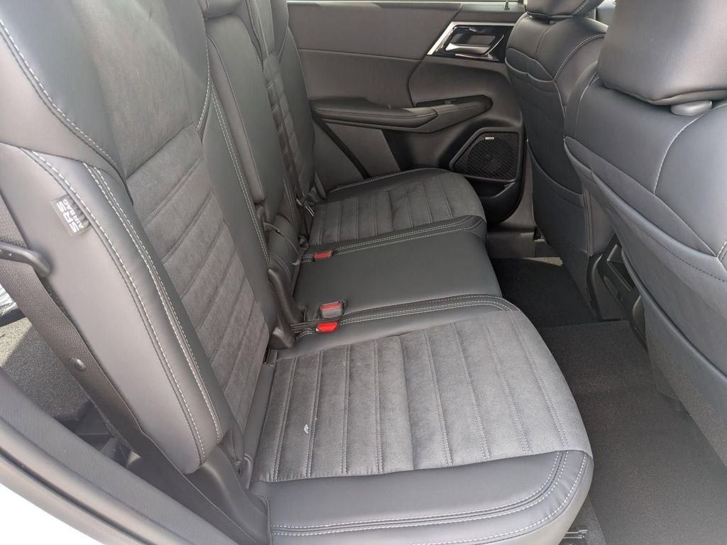 2026 Mitsubishi Outlander LE