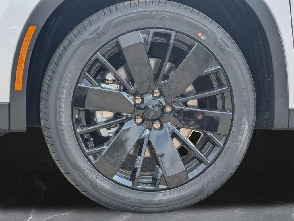 2026 Mitsubishi Outlander LE