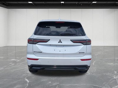 2026 Mitsubishi Outlander LE