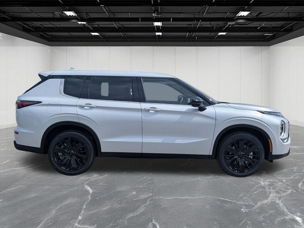 2026 Mitsubishi Outlander LE