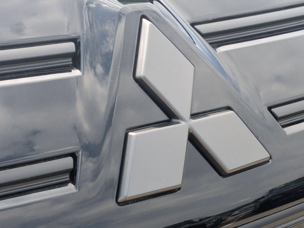 2026 Mitsubishi Outlander LE