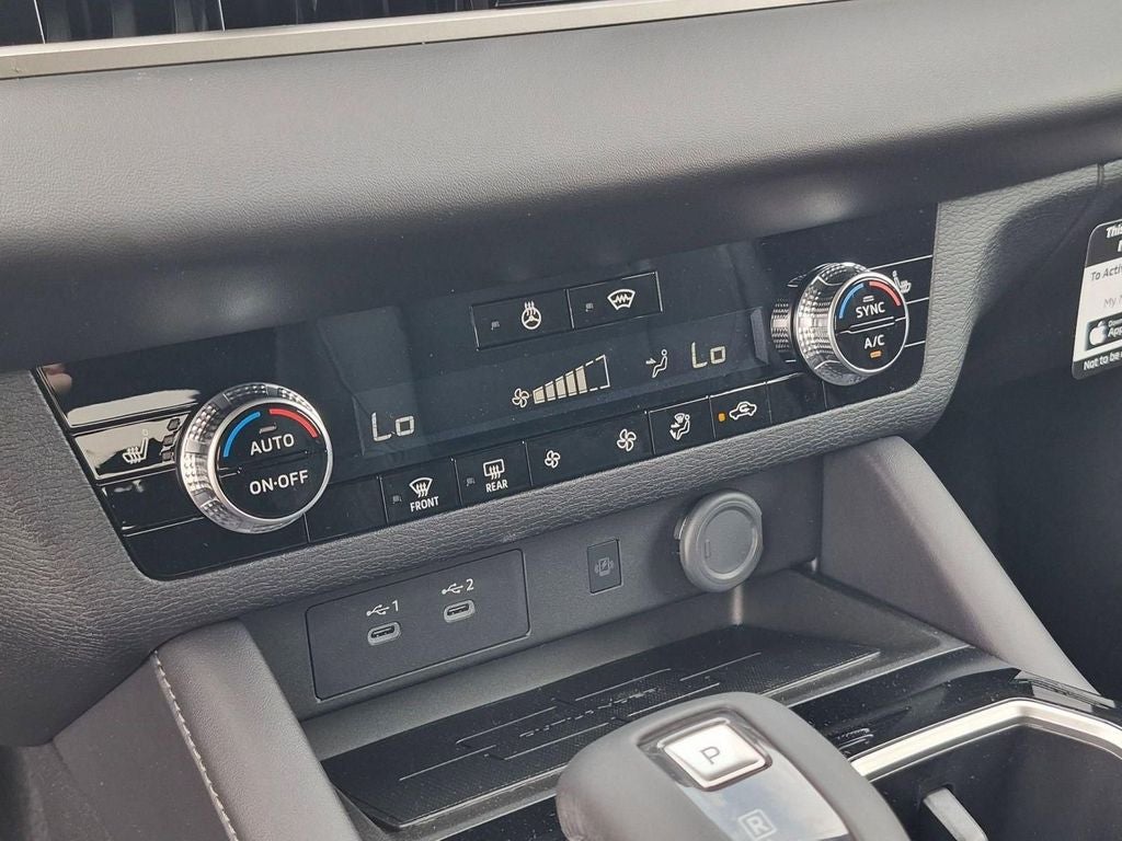 2026 Mitsubishi Outlander LE