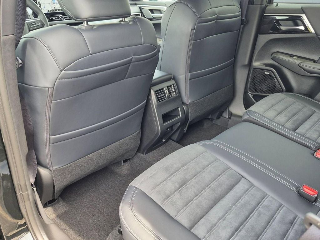 2026 Mitsubishi Outlander LE