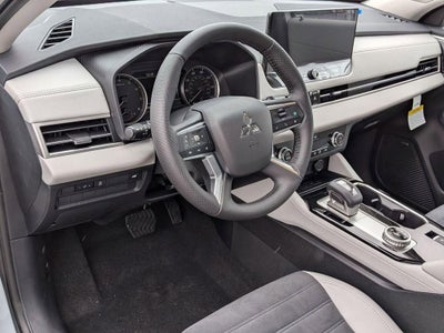 2026 Mitsubishi Outlander SE