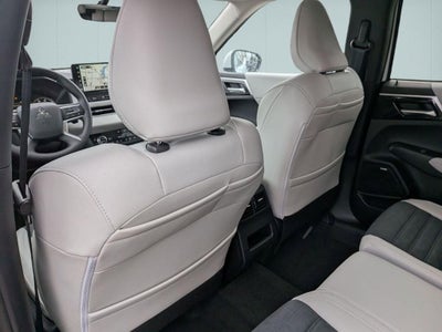 2026 Mitsubishi Outlander SE