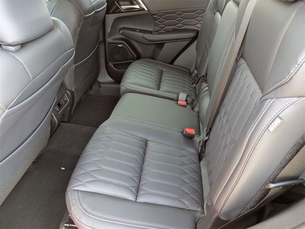 2025 Mitsubishi Outlander SEL