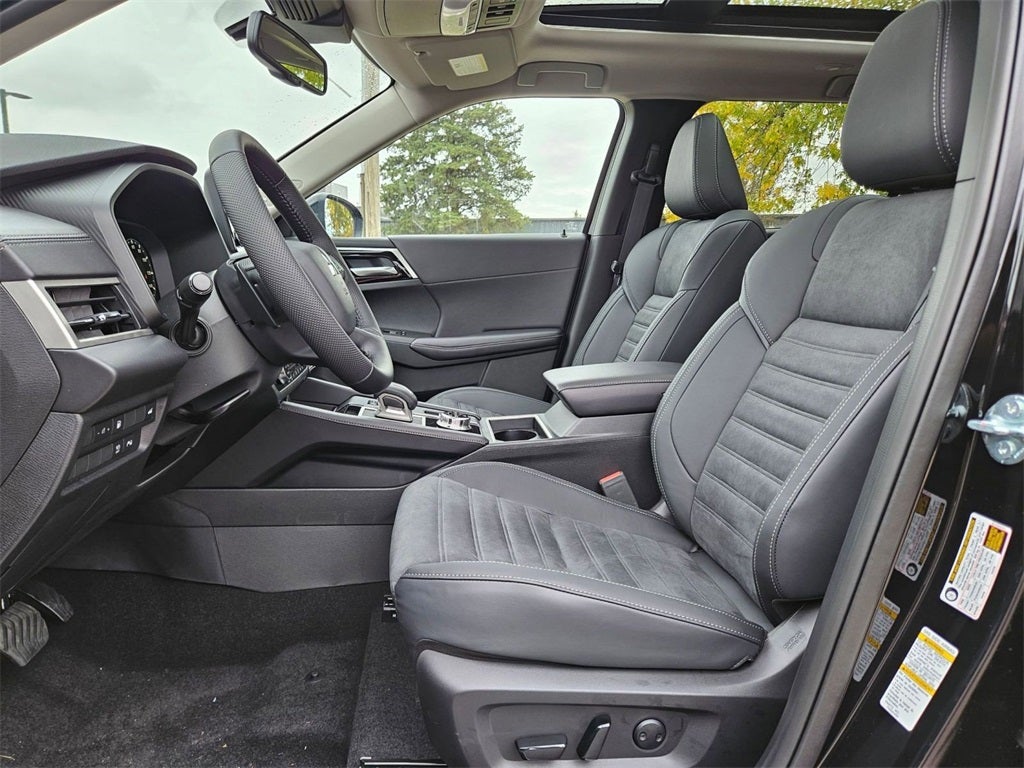 2025 Mitsubishi Outlander PHEV SE