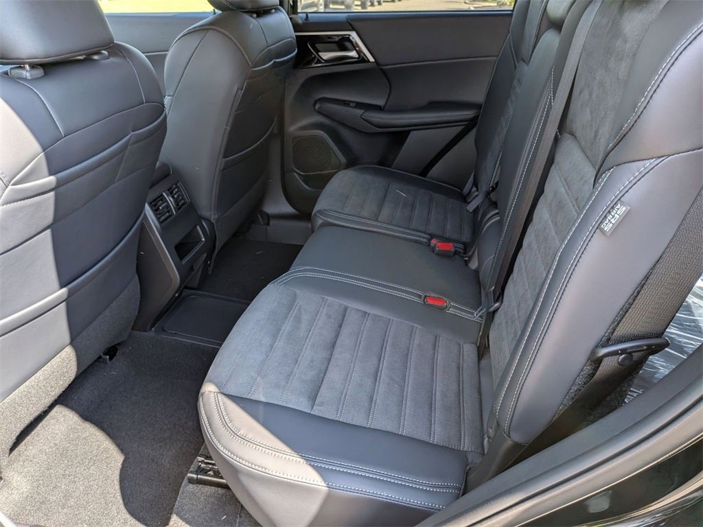 2025 Mitsubishi Outlander PHEV SE