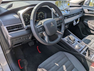 2025 Mitsubishi Outlander PHEV SE