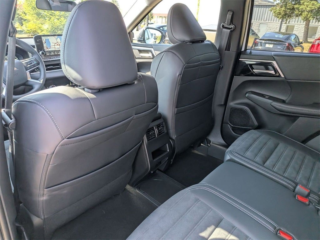 2025 Mitsubishi Outlander PHEV SE