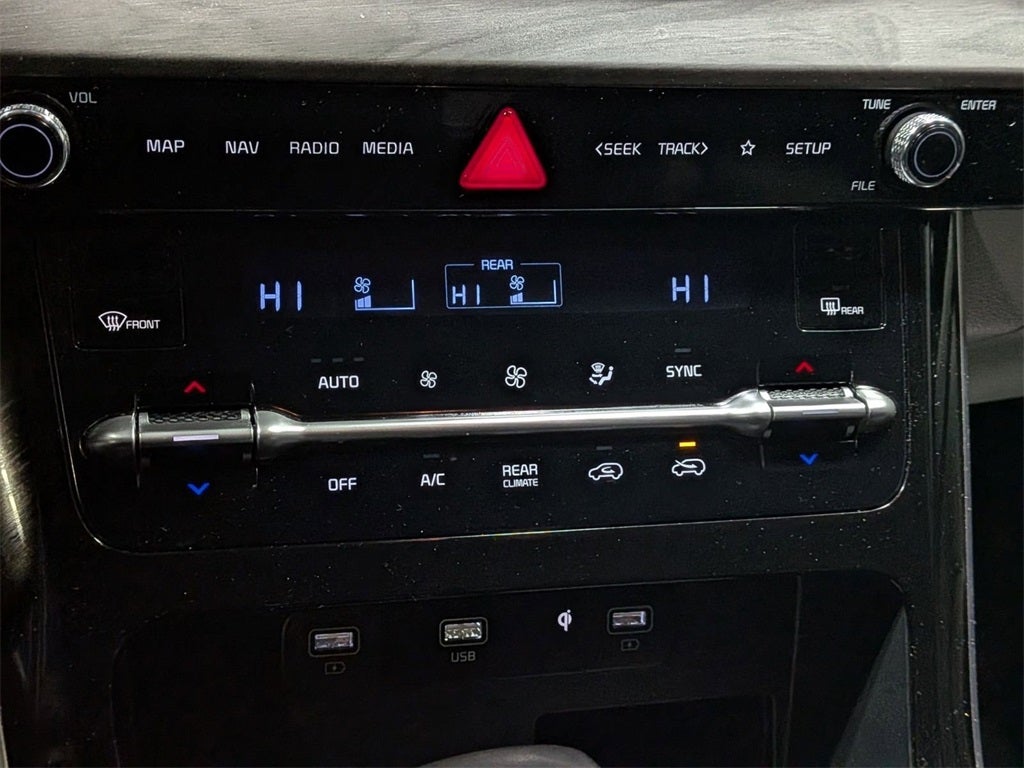 2024 Kia Carnival EX