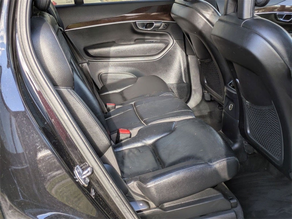 2016 Volvo XC90 Hybrid T8 Momentum