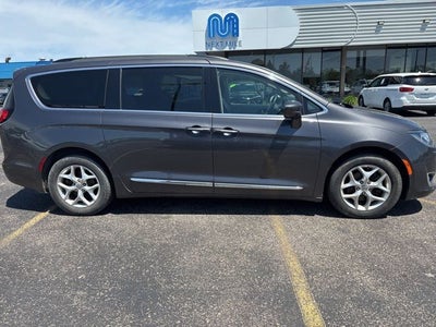 2017 Chrysler Pacifica Touring L