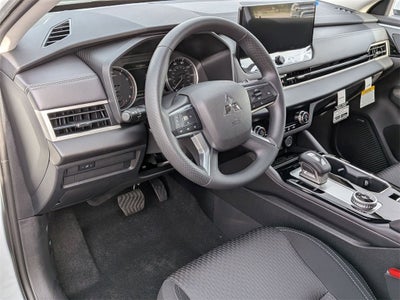2025 Mitsubishi Outlander ES
