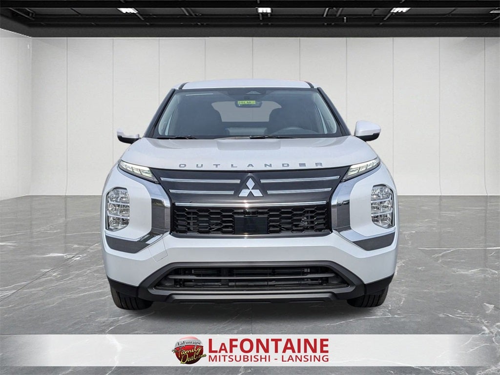 2025 Mitsubishi Outlander ES