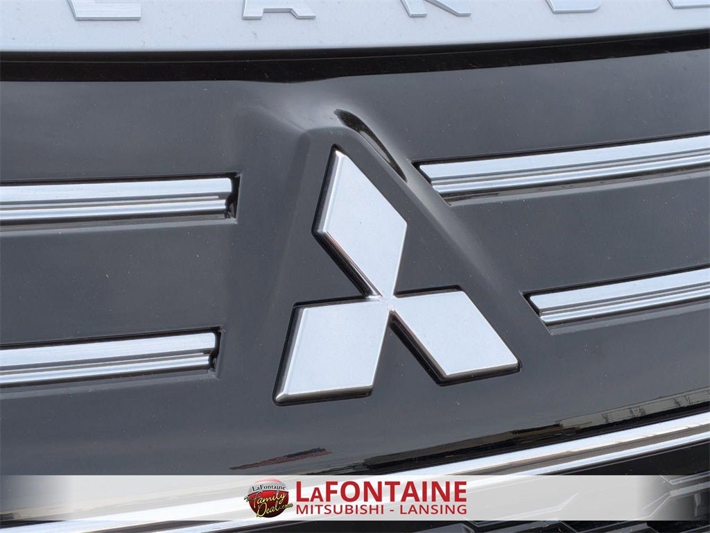 2025 Mitsubishi Outlander ES