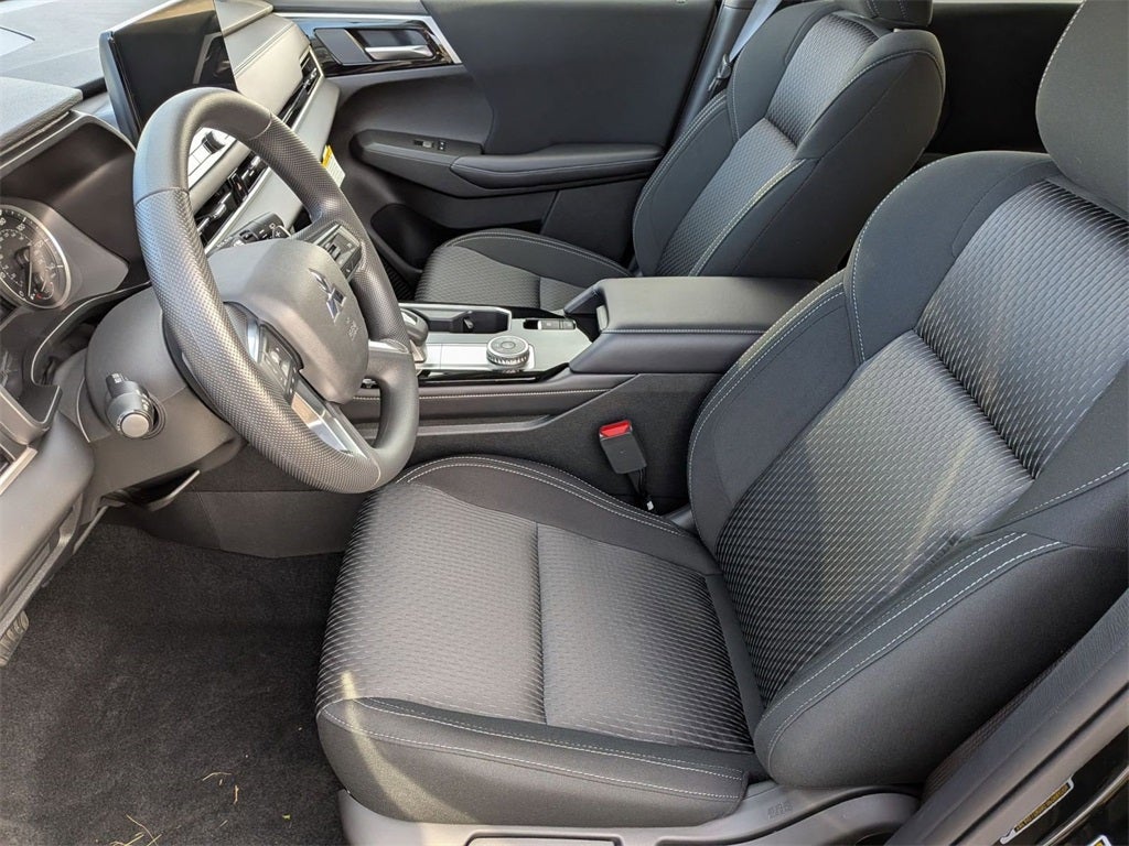 2025 Mitsubishi Outlander ES