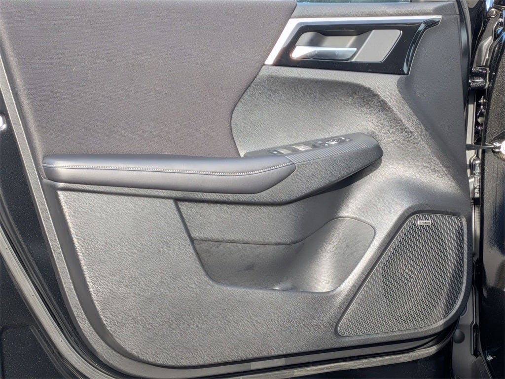 2025 Mitsubishi Outlander ES