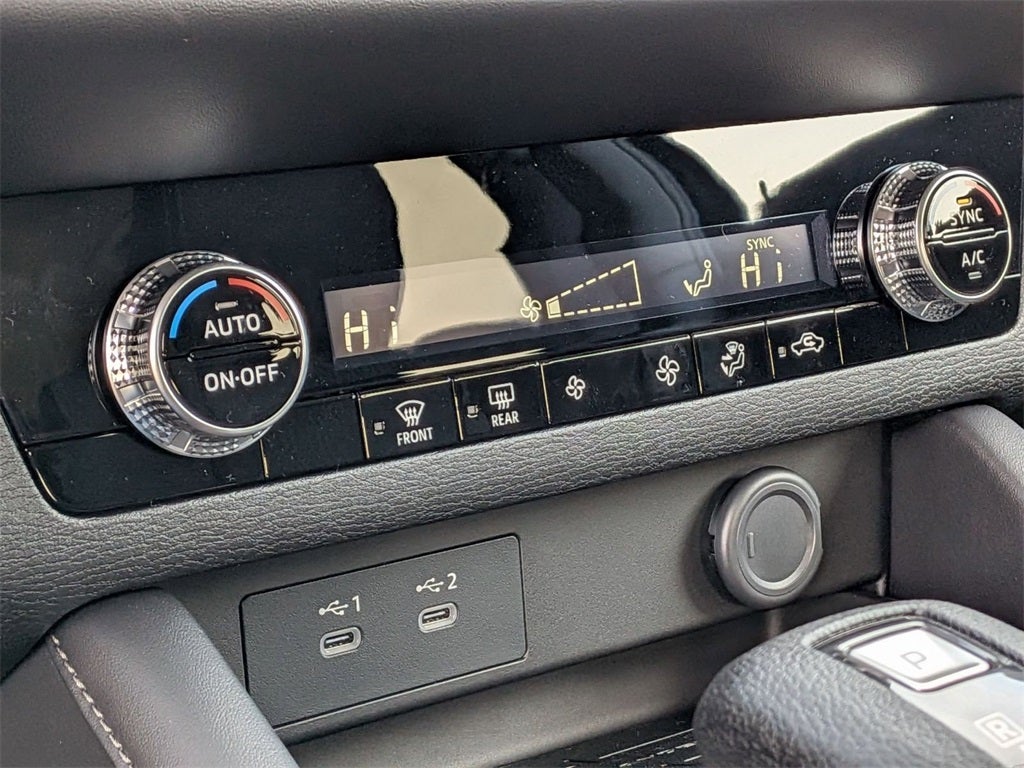 2025 Mitsubishi Outlander ES