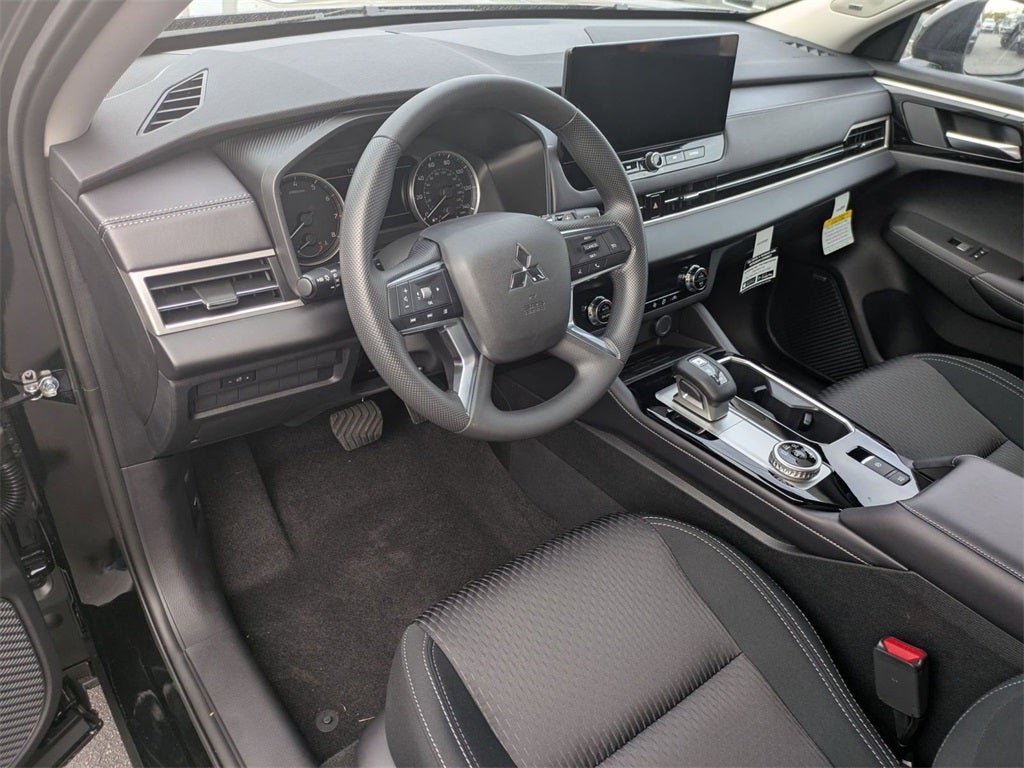 2025 Mitsubishi Outlander ES