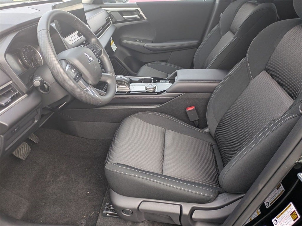 2025 Mitsubishi Outlander ES