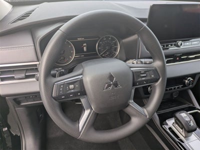 2025 Mitsubishi Outlander ES