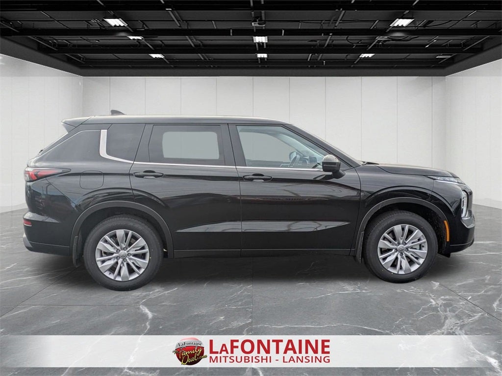 2025 Mitsubishi Outlander ES