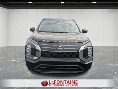 2025 Mitsubishi Outlander ES