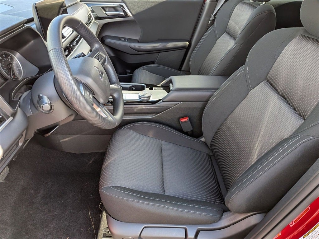 2025 Mitsubishi Outlander ES