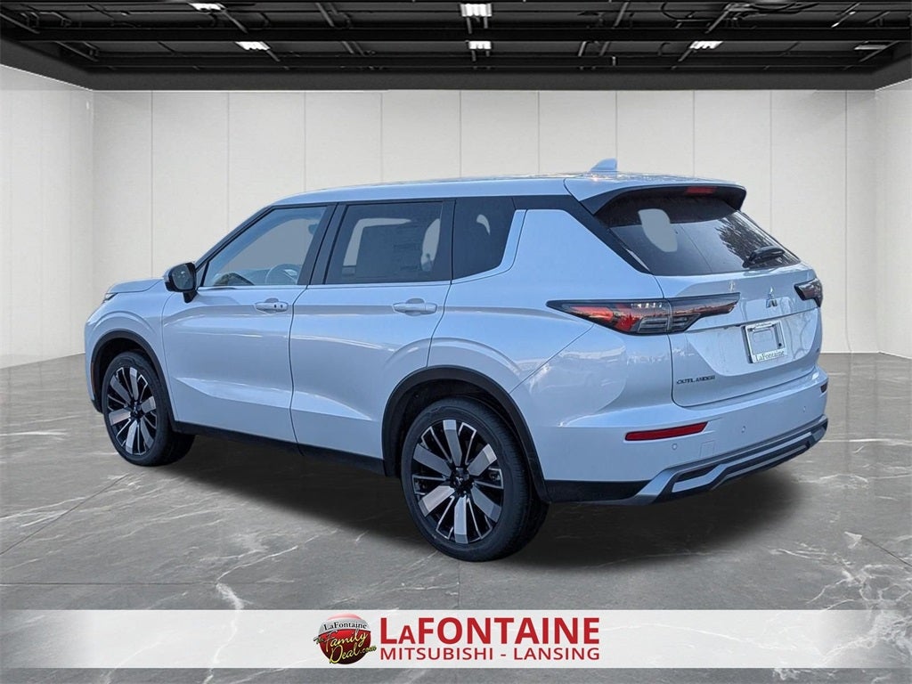 2026 Mitsubishi Outlander SE