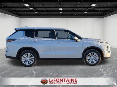 2026 Mitsubishi Outlander ES