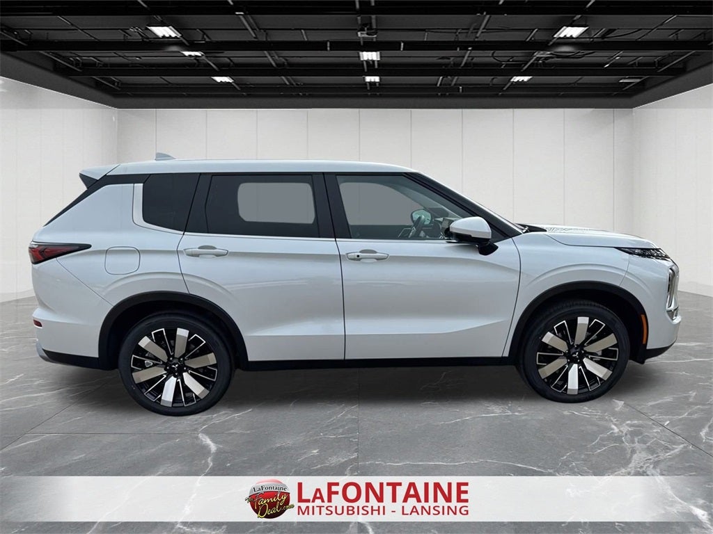 2025 Mitsubishi Outlander SE