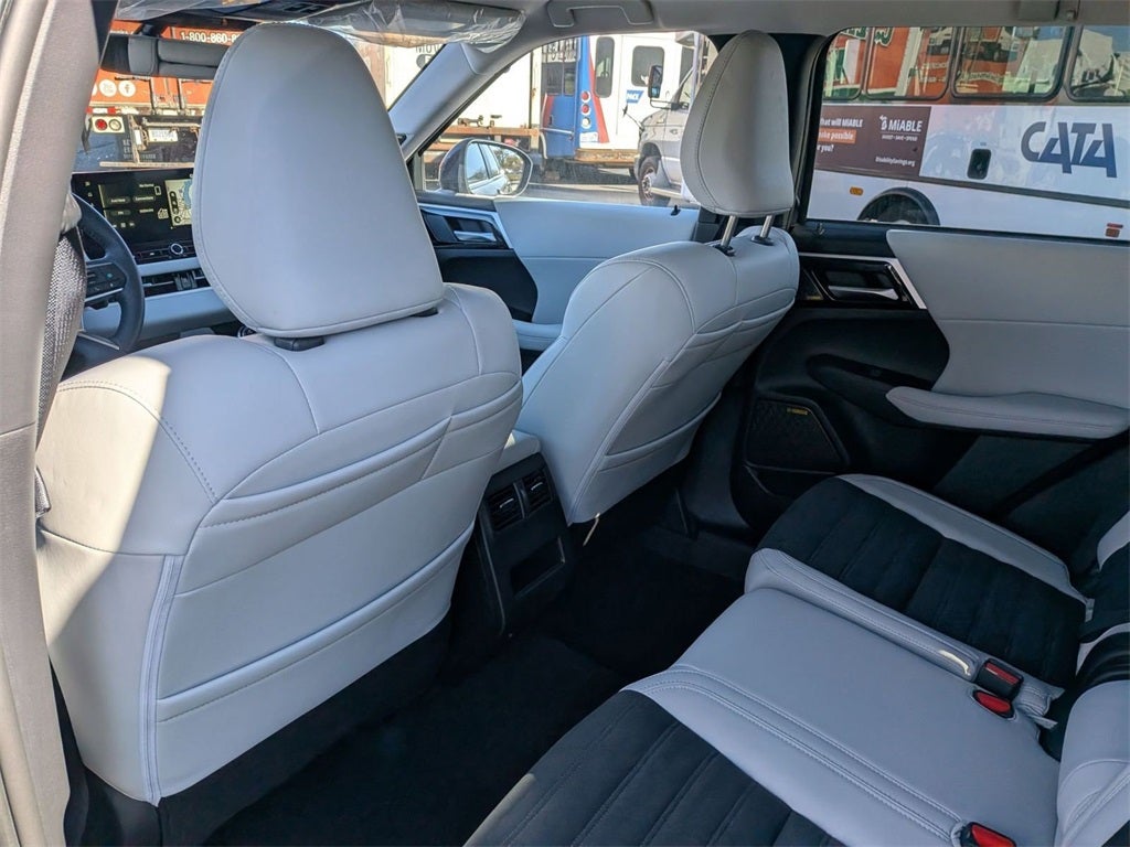 2025 Mitsubishi Outlander SE