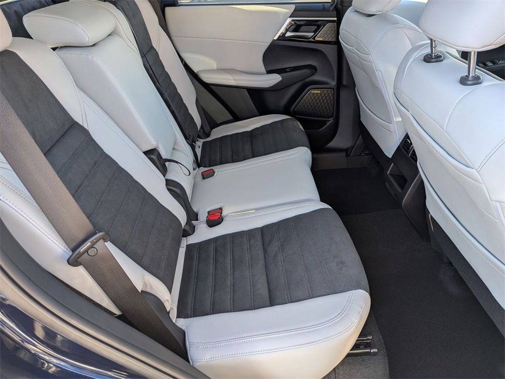 2025 Mitsubishi Outlander SE