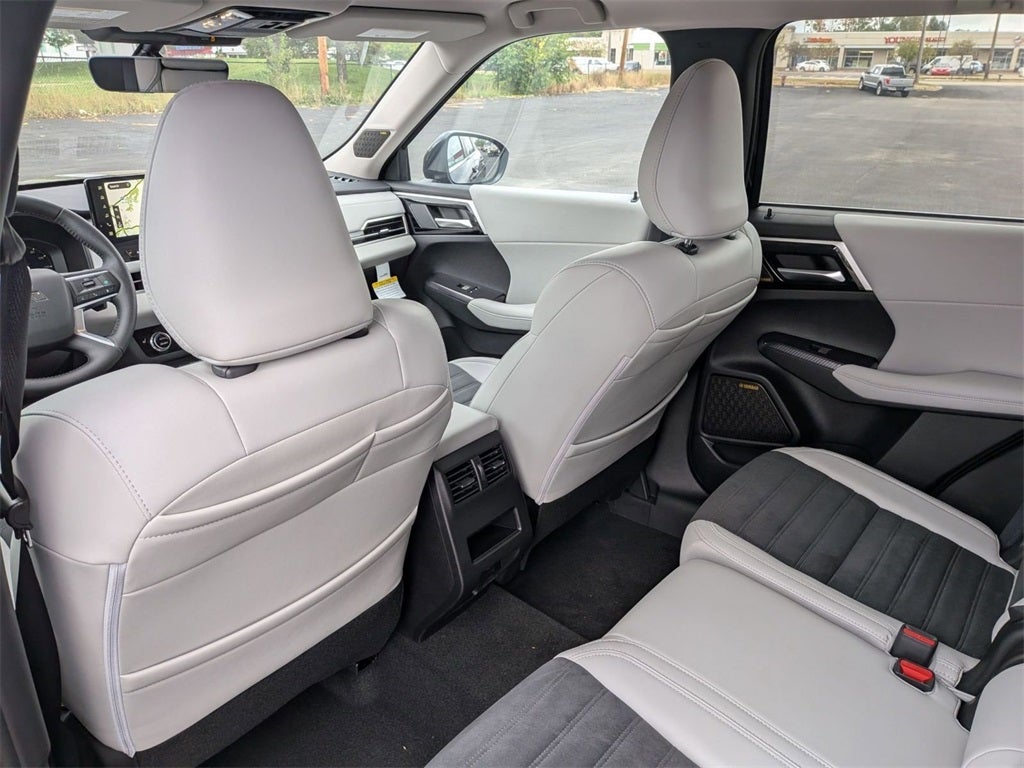 2025 Mitsubishi Outlander SE