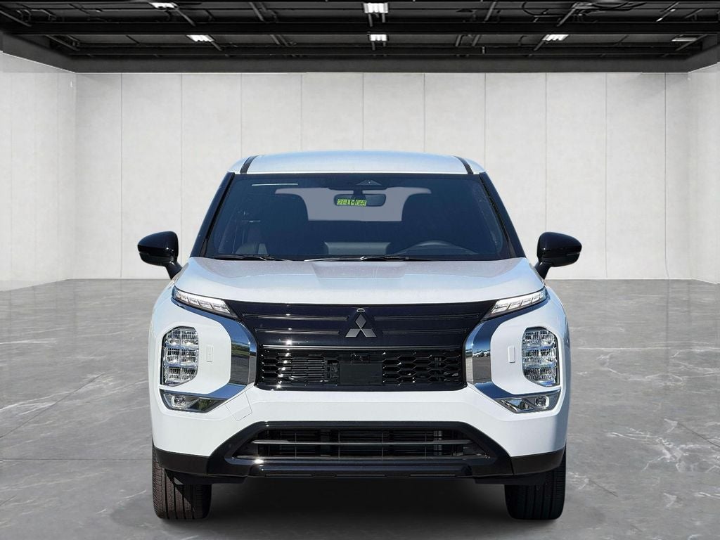 2026 Mitsubishi Outlander LE