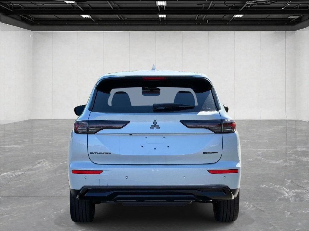 2026 Mitsubishi Outlander LE