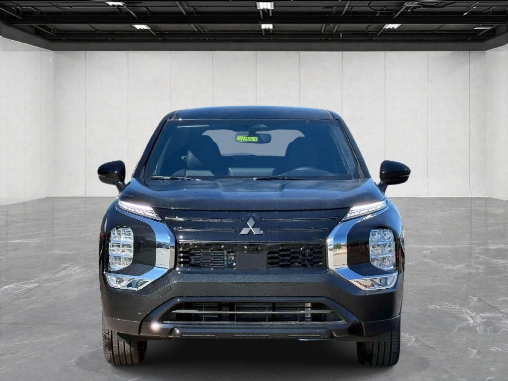 2026 Mitsubishi Outlander LE