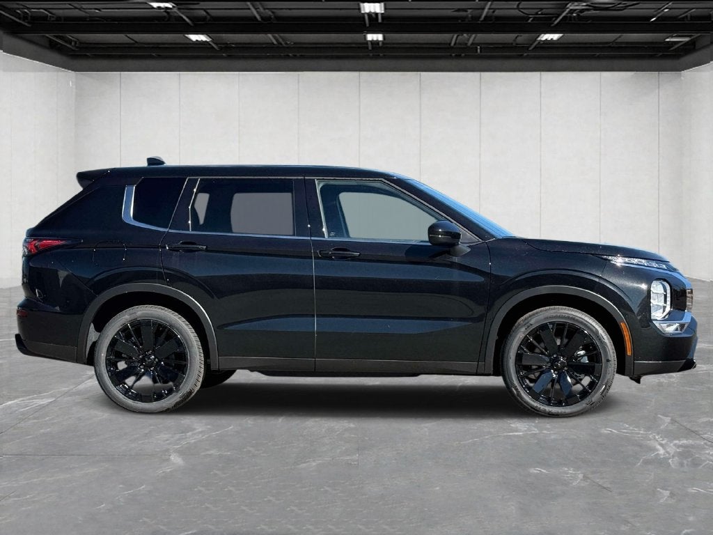 2026 Mitsubishi Outlander LE