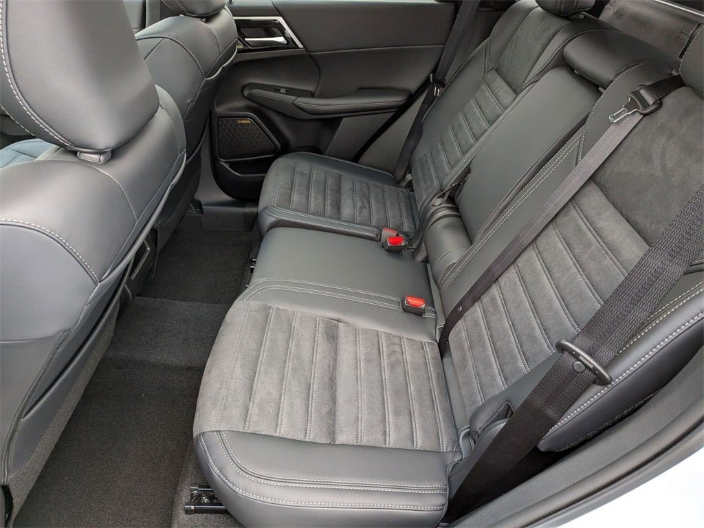 2026 Mitsubishi Outlander LE