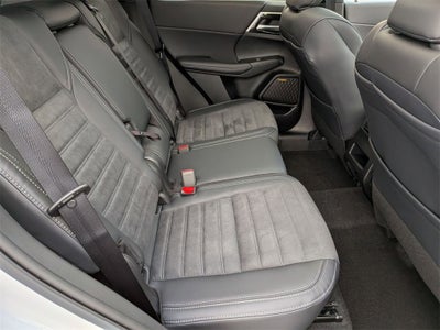 2026 Mitsubishi Outlander LE