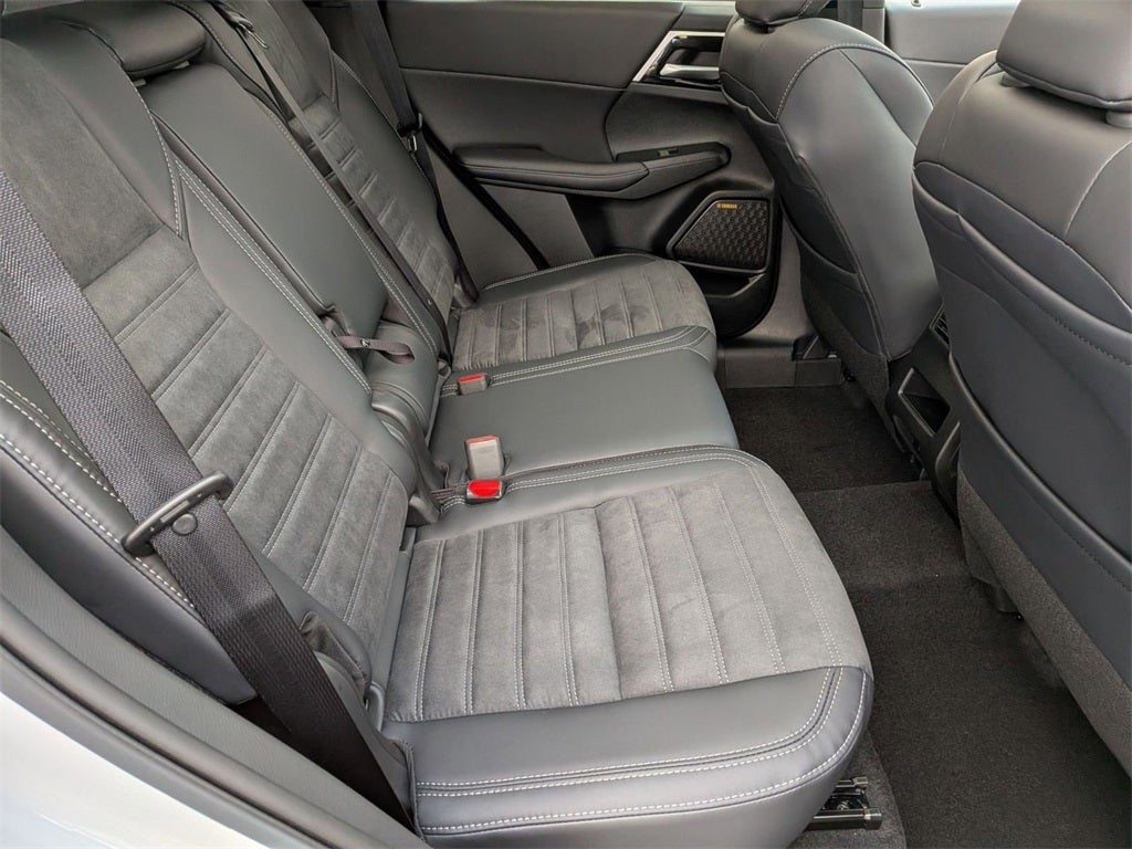 2026 Mitsubishi Outlander LE